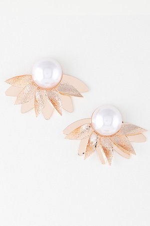 Pearl Petal Flare Stud Earrings