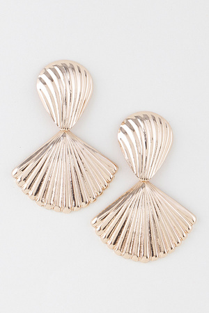 Shiny Ribbed Clam Shell Earrings