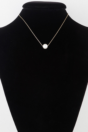 Classic Pearl Pendant Necklace